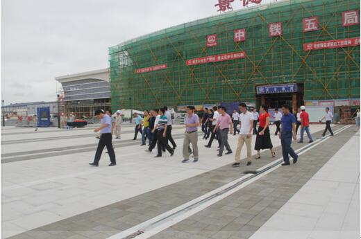 喜迎十九大，身邊看變化——我市干部賢內(nèi)助、鄉(xiāng)鎮(zhèn)街道負責(zé)人參觀高鐵商務(wù)區(qū)