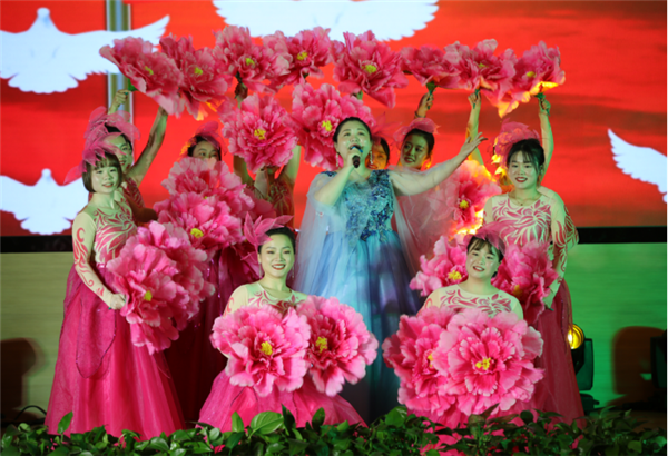 昌南新區(qū)、城投集團(tuán)舉行慶祝2021年元旦文藝匯演